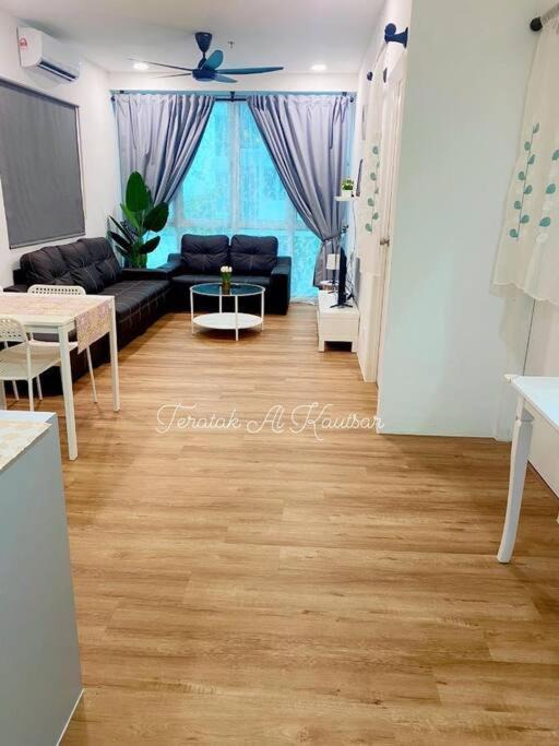 Pusat Komersil Lee Ling Apartment | Teratak Al-Kautsar Homestay
