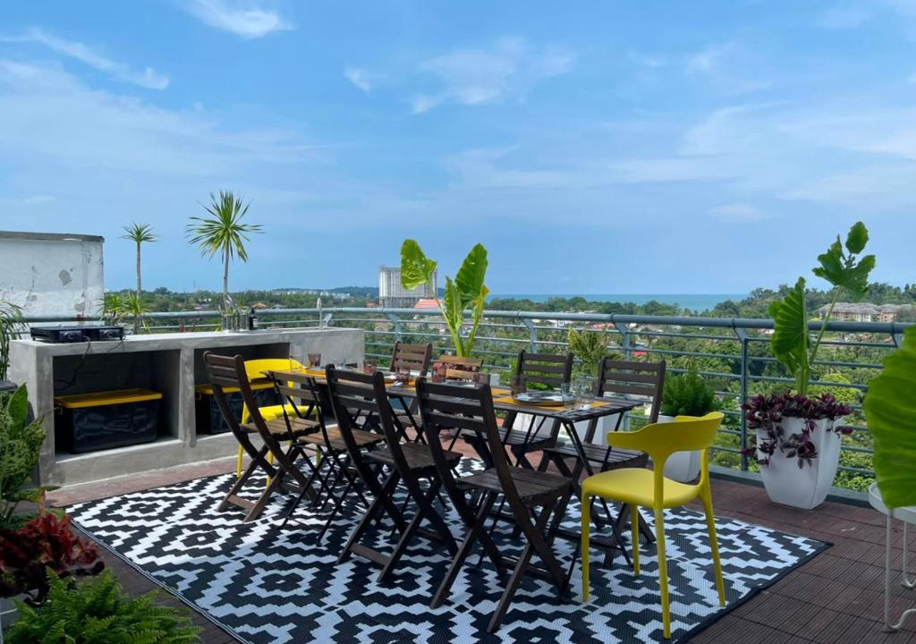 Baharu Apartment | The Coastal Penthouse PD, Seaview, BBQ, 4-10Pax
