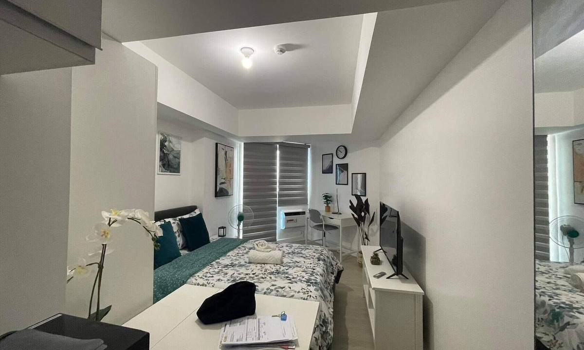 San Fernando Condo | The Comfy Loft at Azure North