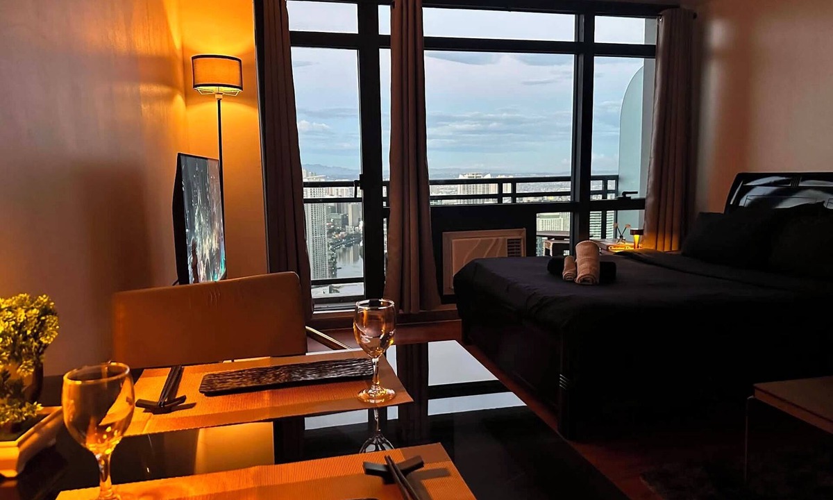 Downtown Condo | The Gramercy Residences-58th floor w/balcony+Skyline view