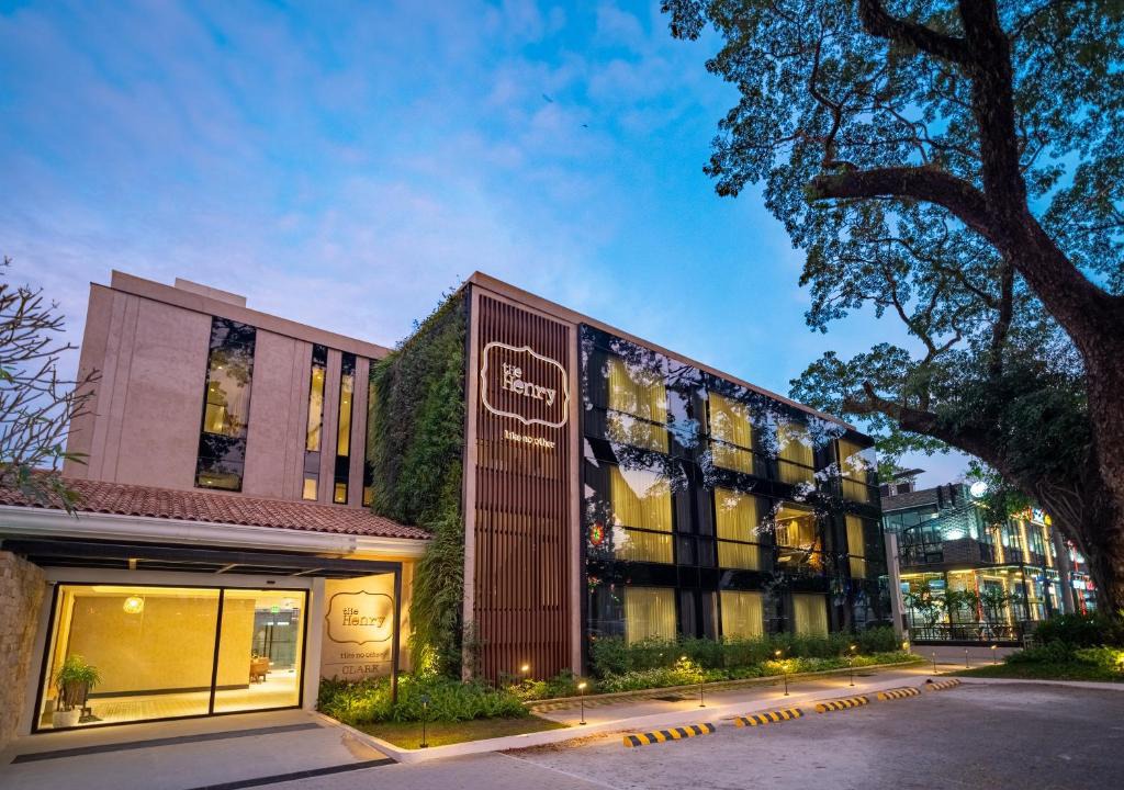 Clark Bed & Breakfast | The Henry Glass House Clark