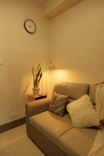 Highway Hills Apartment | The Metro Suite - 1BR Condo 36F with City View