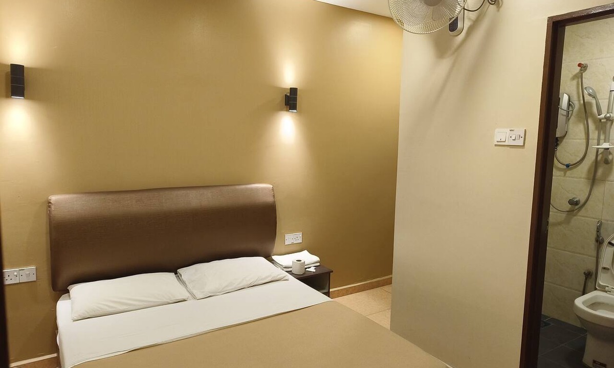 Kampung Raja Hotel | The Pines Hotel