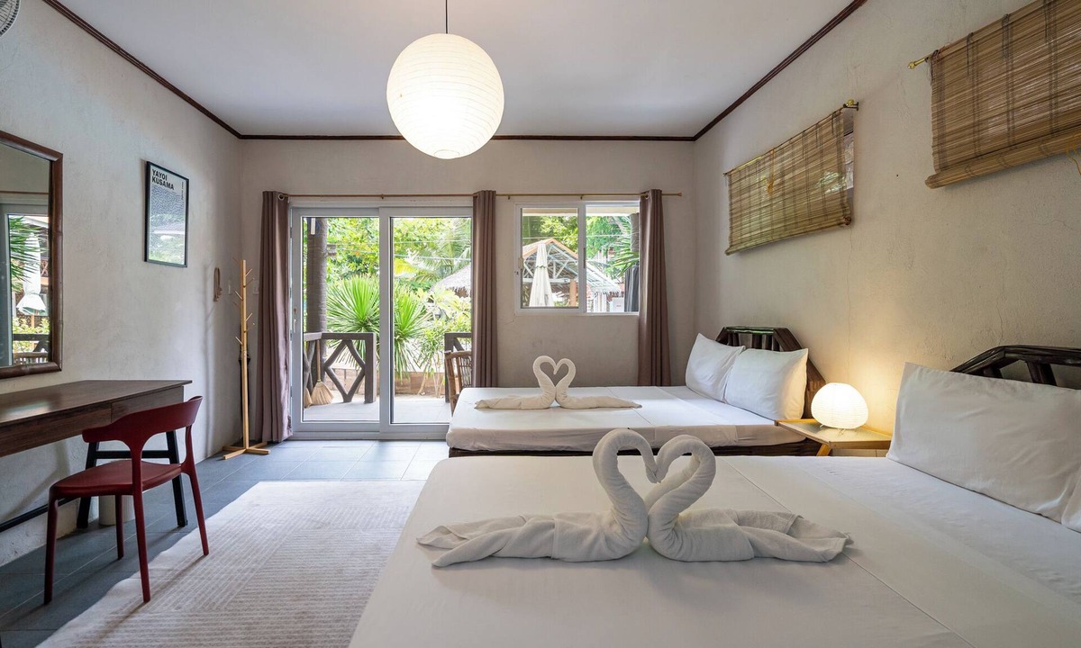 Daanbantayan Hotel | The Sharks Tail Dive Resort
