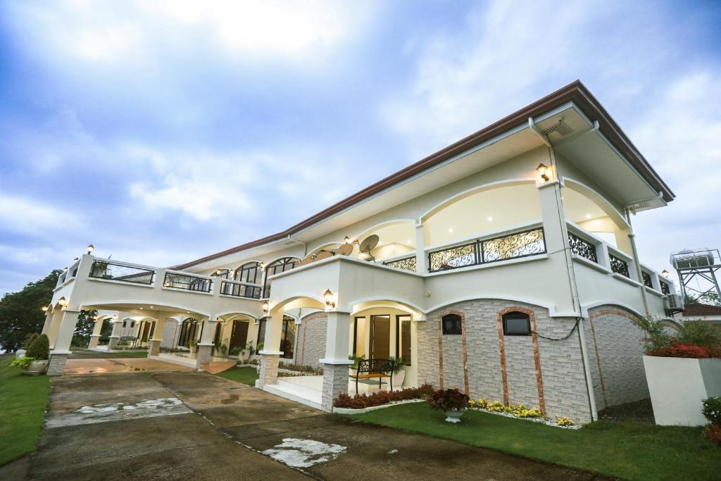 Isabel Hotel | The Suites @ Bellavista