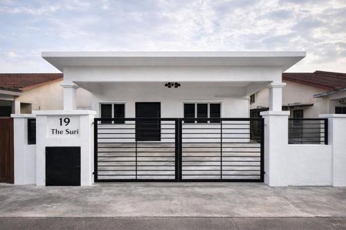 Jenjarom House | The Suri in Jalan Kebun Shah Alam