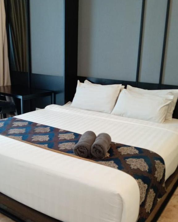 Kuala Lumpur City Centre House | The Tropicana Residences By Rooftop Pool