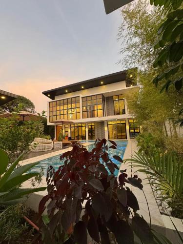 Luzon House | Tomeizah