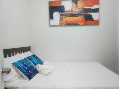 Talisay Apartment | TriG Place AlmondDrive near SM Seaside with Wifi Netflix pool & parking