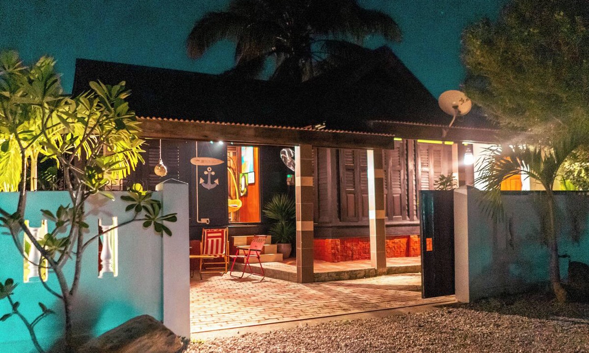Lubok Buaya Cottage | Tropical Beach Villa - A Walk to the beach