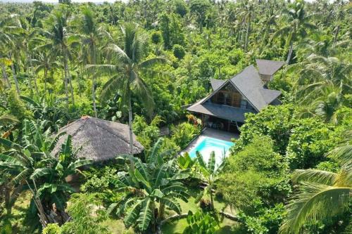 Catangnan Villa | Tropical Jungle Villa 5 min walk to Cloud 9