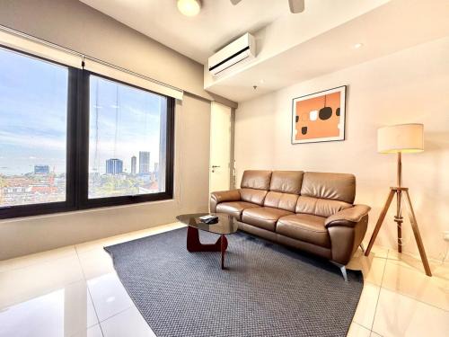 Downtown George Town Apartment | Tropicana 218 Macalister #Charm #InfinityPool #WideSeaview #6pax #3BR2bath #1King2Queen #Quality well maintained #Private host