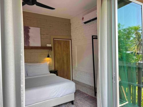 Air Hangat House | TRV Cozy Couple Retreat Open Dip Pool 5 Min Walk to Beach