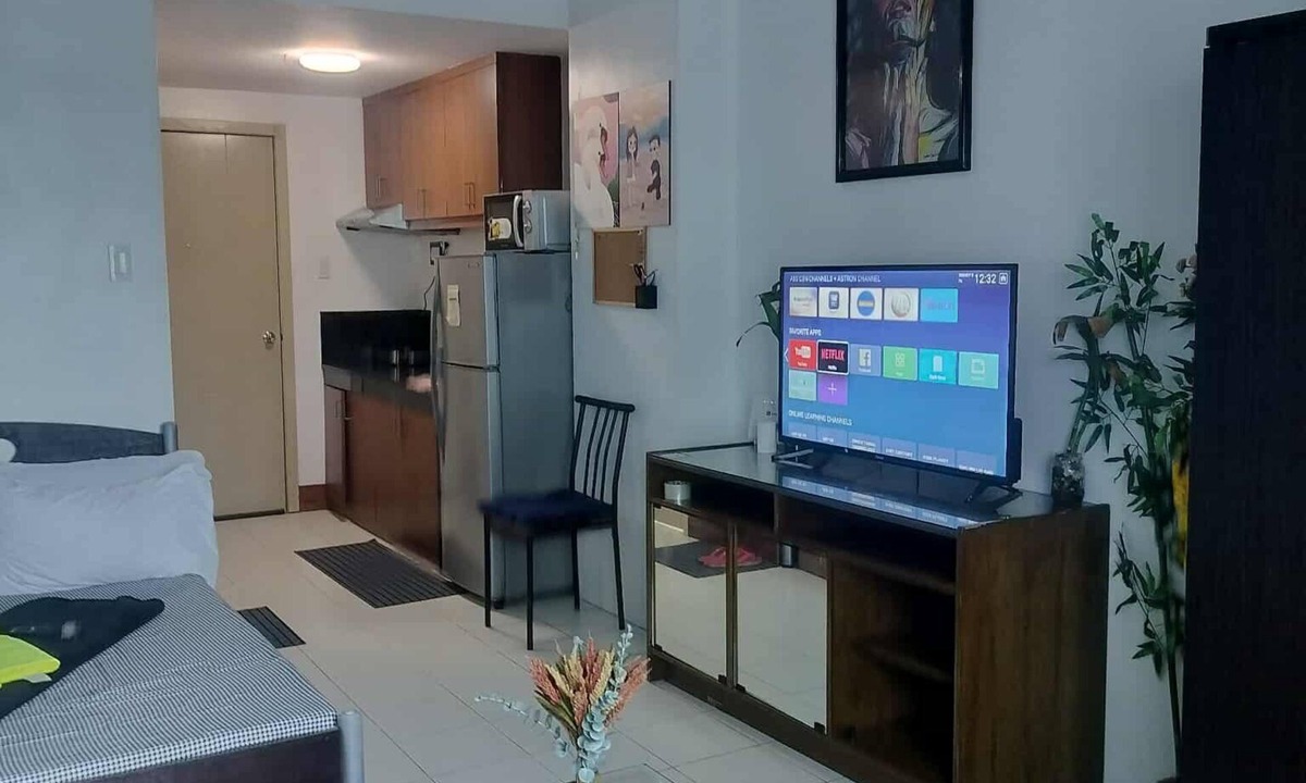 South Triangle Condo | Tum's Mplace Staycation 7th Floor Tower B