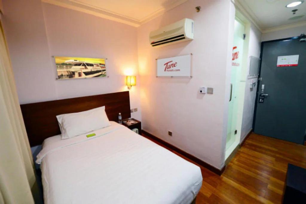 Kampung Surabaya Hotel | Tune Hotel - Waterfront Kuching