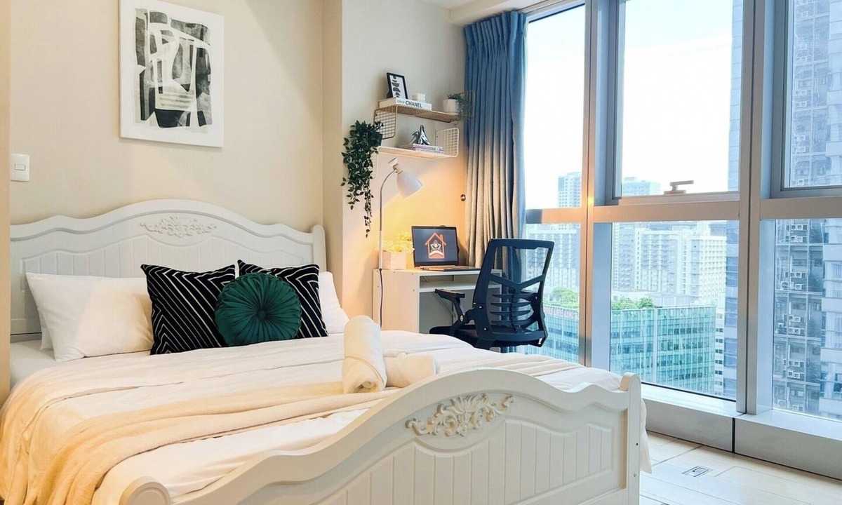 Bonifacio Global City Condo | Upscale BGC Stay Near Mitsukoshi #upt130g