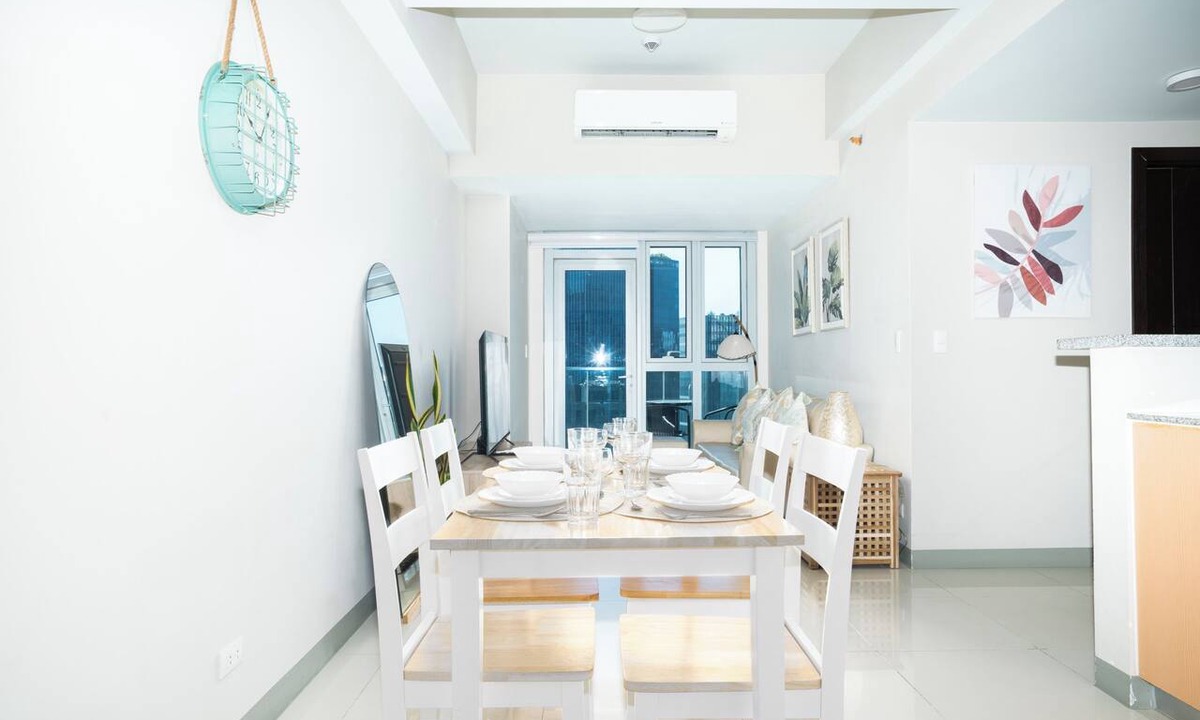 Bonifacio Global City Apartment | Uptown Parksuites T2 Radiant 2BR Walk to Uptown Mall +Nightlife Xylo