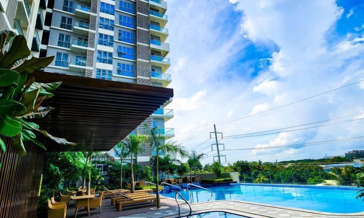 Mandurriao Apartment | Urban Elegance: Iloilo Studio Retreat