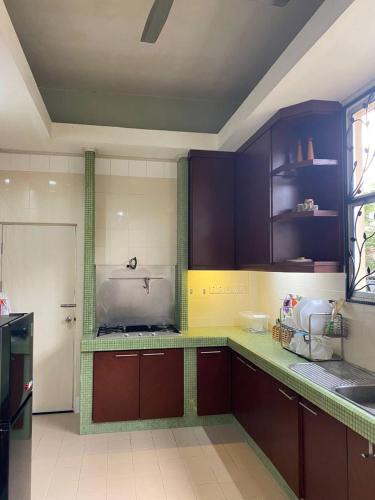 Kampong No.6 House | Urban Living in Kampung setting