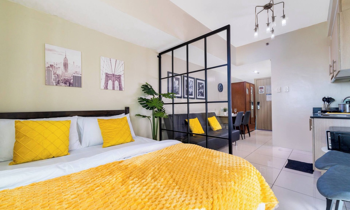 Pasay Condo | Urban Oasis: Cozy Escape