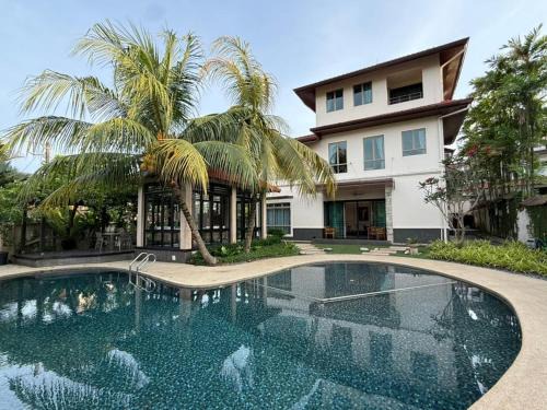 Central District Villa | Urban Resort Villa, Taman Kolam Air