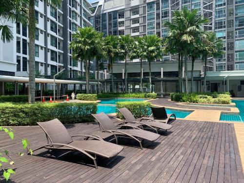 Maluri Apartment | V Residence Suites Homestay 6pax Linked to Sunway Velocity Mall MRT LRT Maluri & Cochrane KLCC View Kuala Lumpur