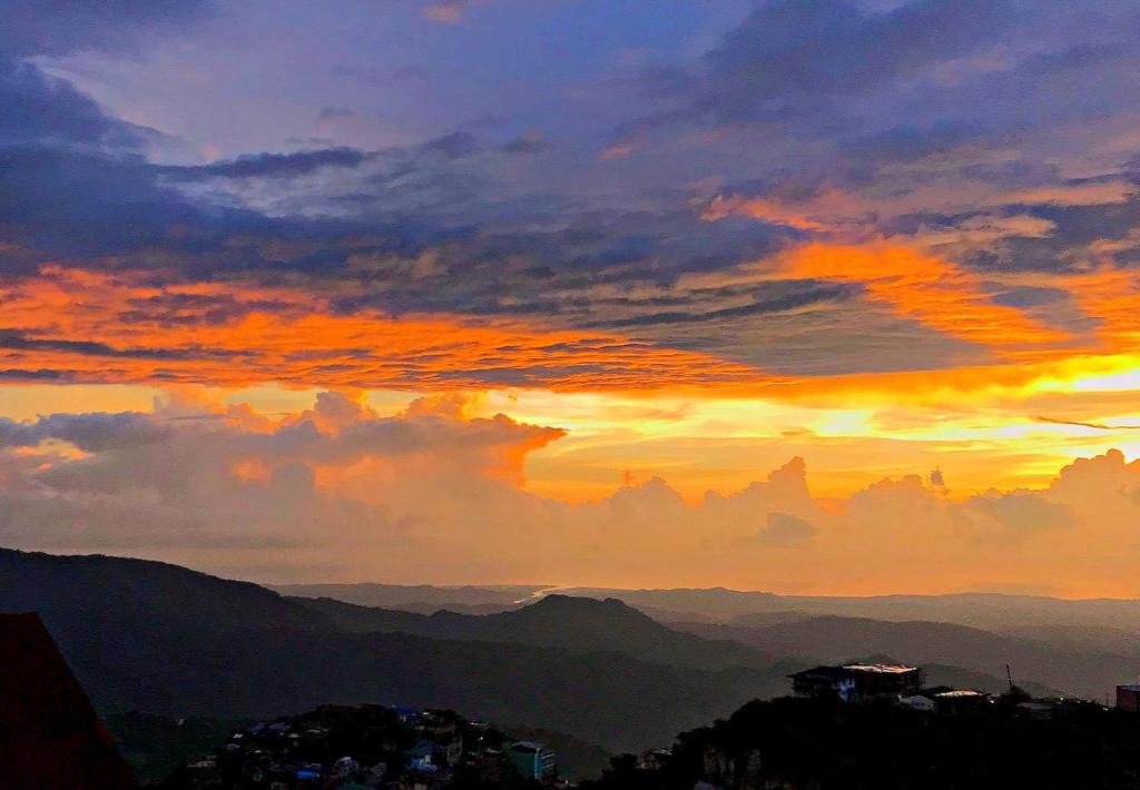Baguio Apartment | Vacation House in Baguio with Amazing Sunset Views