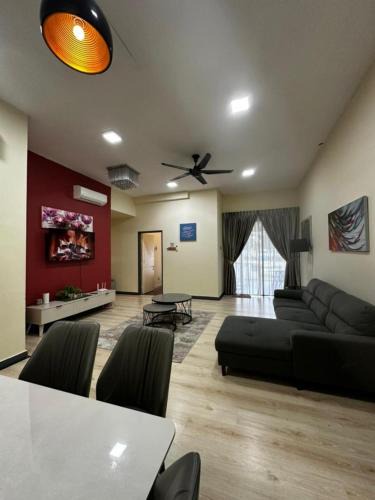 Downtown Kota Kinabalu Apartment | VH HOMES l Imago Mall l 2BR Family Suite l Garden Direct Access
