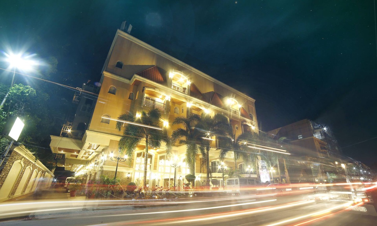 Naga Hotel | Villa Caceres Hotel