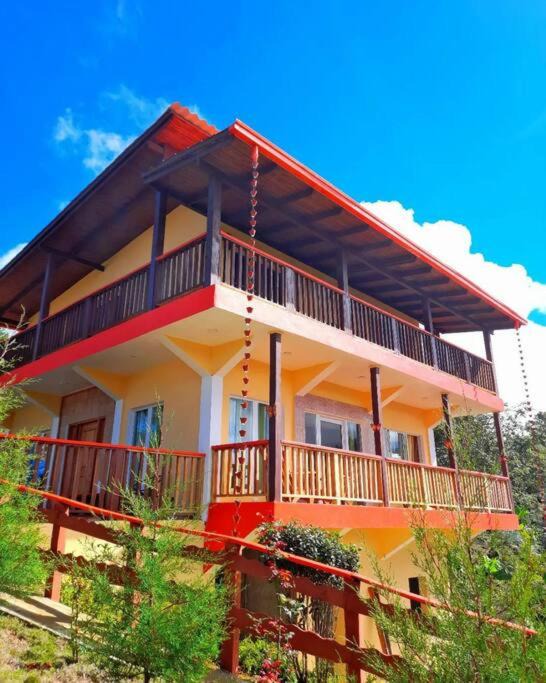 Constanza Villa | Villa Cantar de Otoño. Un paraíso en las montañas.