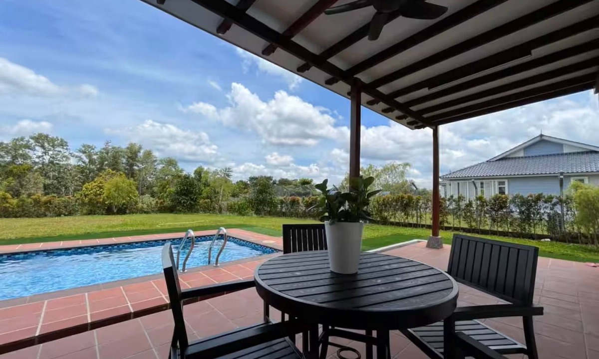 Kampung Jelatang Villa | Villa RI Homes