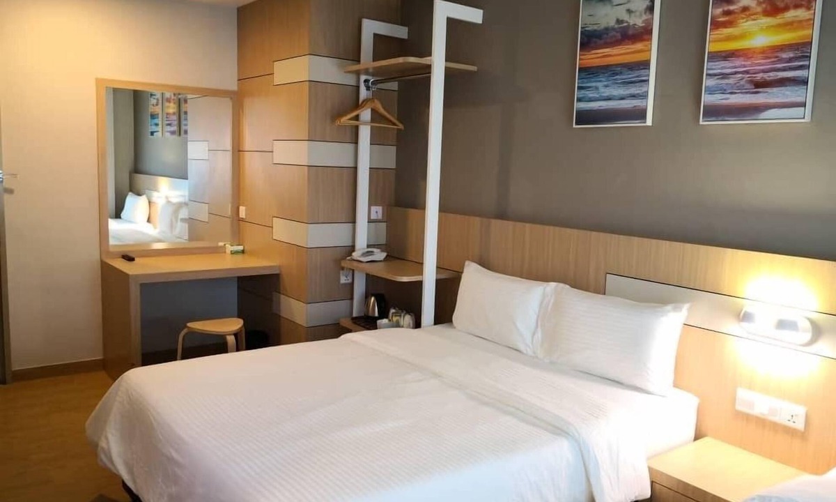 Kampung Air Hotel | Walk In Hotel