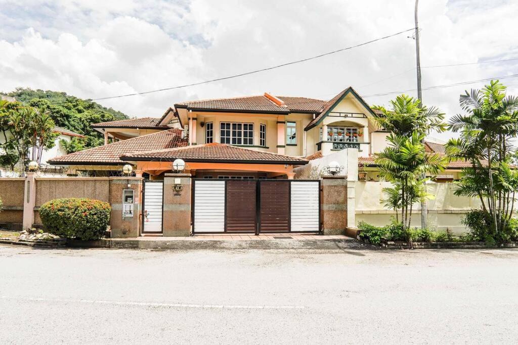 Federal Territory of Kuala Lumpur House | Wangsa Maju Luxury Villa with Private Pool-12pax