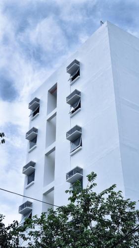 Highway Hills Hotel | Woke Coliving Kanlaon