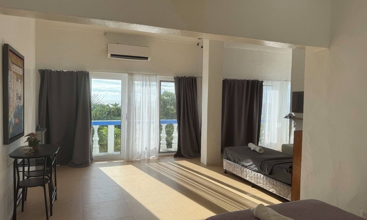 Daanbantayan Hotel | Zhang Resort and Dive Center OPC
