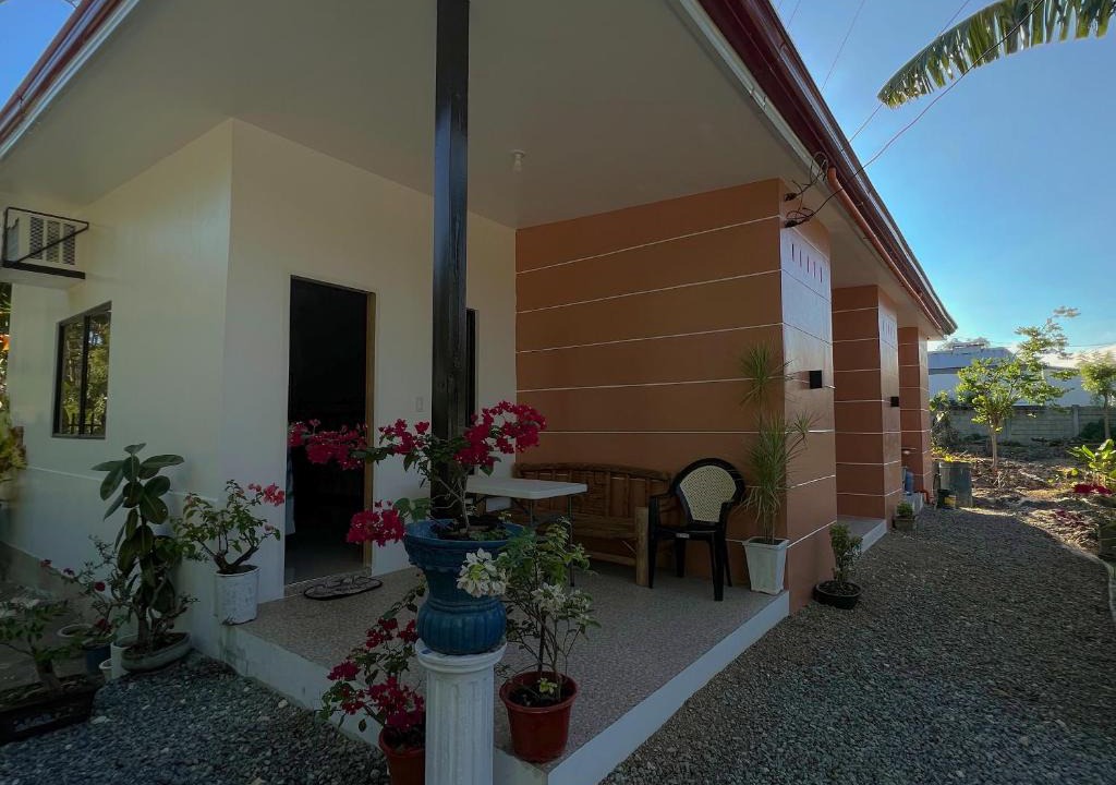 Moalboal House | Zia Isabella Backpackers Hostel Room 1