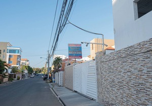 1-Bedroom Apartment with 3 Single Beds Near SDQ Airport Fast Wi-Fi & Free Pa in Santo Domingo Este