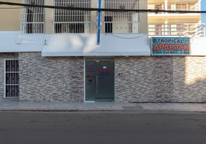 1-Bedroom Apartment with 3 Single Beds Near SDQ Airport Fast Wi-Fi & Free Pa in Santo Domingo Este