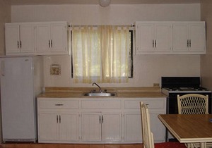1BD guest-friendly condo opposite main Sosua supermarket, TV/Wi-Fi/pool in Sosúa