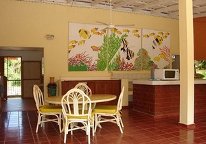 1BD guest-friendly condo opposite main Sosua supermarket, TV/Wi-Fi/pool in Sosúa