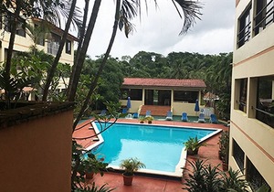 1BD guest-friendly condo opposite main Sosua supermarket, TV/Wi-Fi/pool in Sosúa
