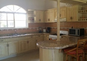 3-BD villa with private pool in central Sosua, guest-friendly, with Wi-Fi/TV in Sosúa