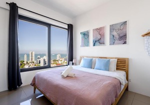 De Pastel Studio - SeaView at 218 Tropicana NEAR Komtar Food Heaven with Netflix & TV Box in George Town