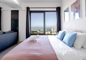 De Pastel Studio - SeaView at 218 Tropicana NEAR Komtar Food Heaven with Netflix & TV Box in George Town