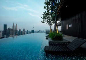 Deluxe King Suite with Twin Tower View 13