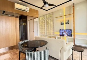 Expressionz Professional Suites by AURORA SUMMER SUITES