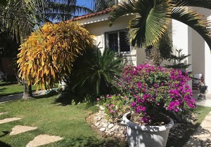 Guest-friendly villa in central Sosua, pool/cable TV/Internet, 5 bedrooms in Sosúa