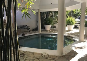 Guest-friendly villa in central Sosua, pool/cable TV/Internet, 5 bedrooms in Sosúa