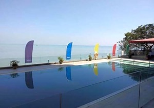 Hotel Sentral Seaview @ ​Beachfront in Tanjong Takong