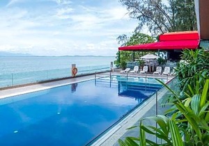 Hotel Sentral Seaview @ ​Beachfront in Tanjong Takong